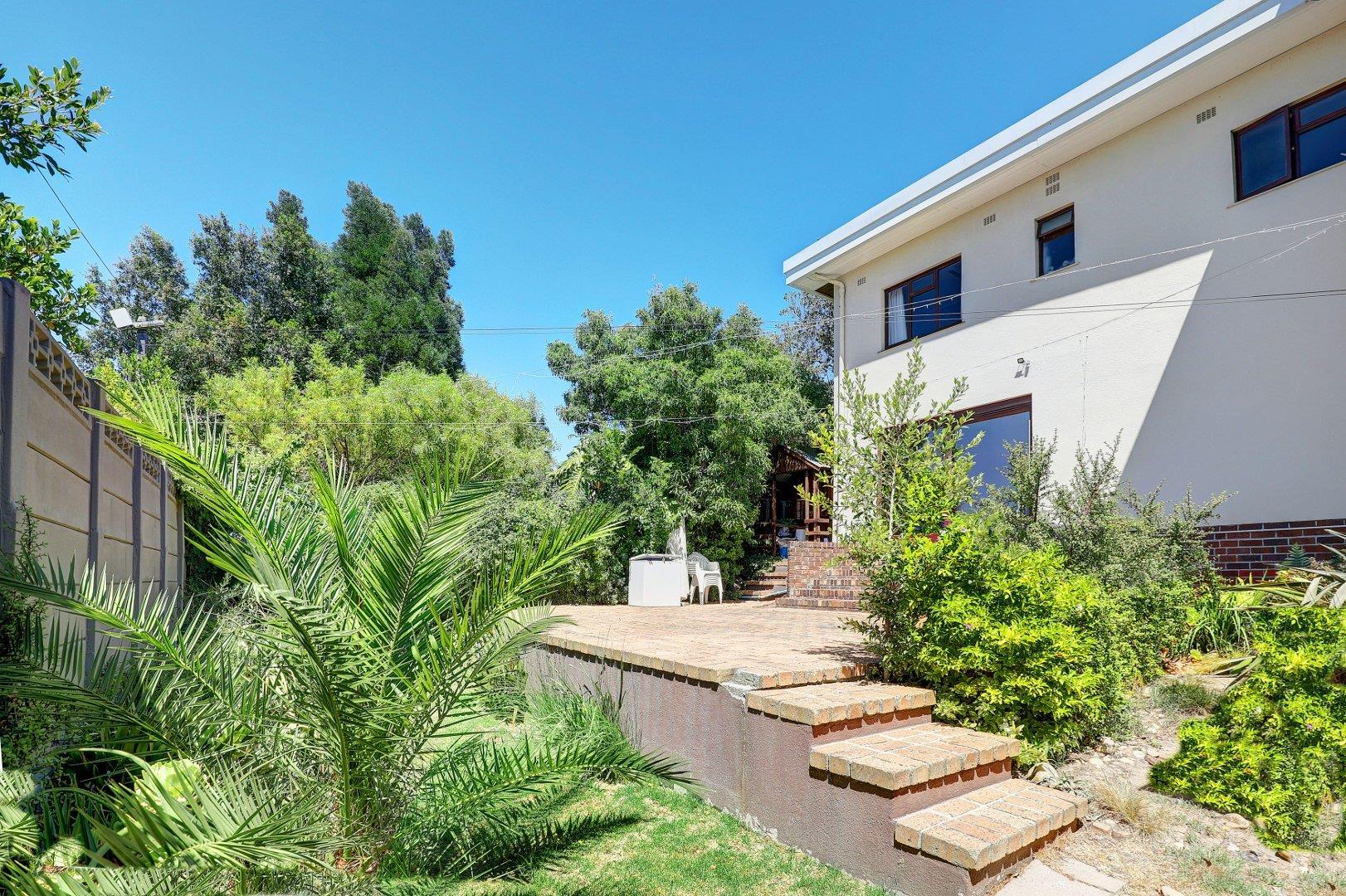 5 Bedroom Property for Sale in Loevenstein Western Cape